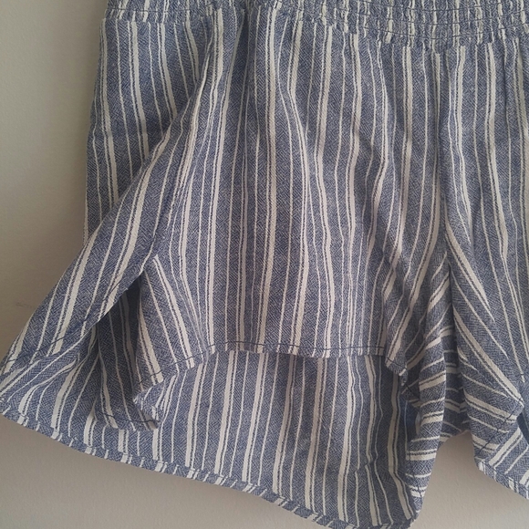 Shorts - Picture 2 of 3